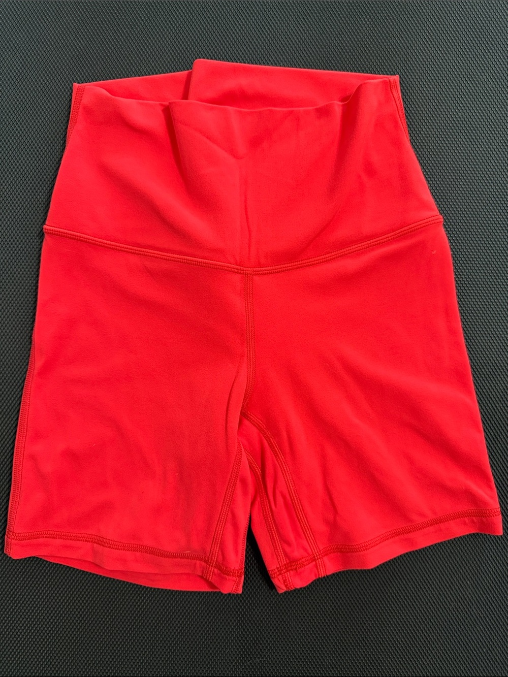 Lululemon Athletica Bright Love Red High-Rise Align Shorts 6" Inseam sz 4